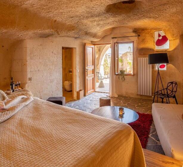 اتاق لوکس, Serinn House