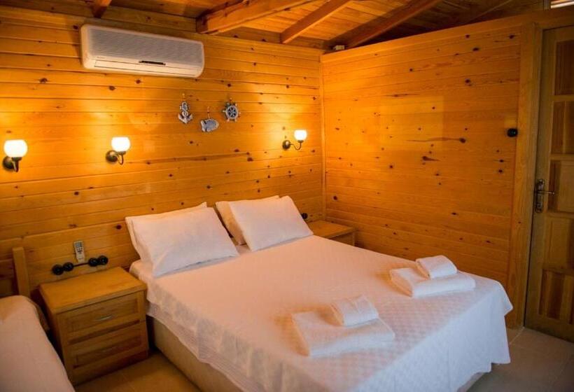 Habitació Triple Estàndard, Datca Masal Gibi