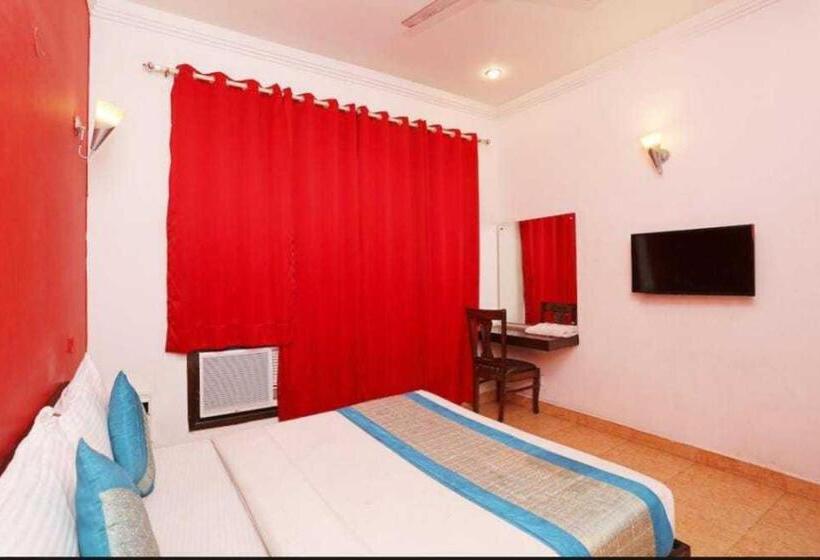 Triple Classic Room, Oyo 8822 Sector 31