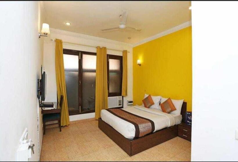 Triple Classic Room, Oyo 8822 Sector 31