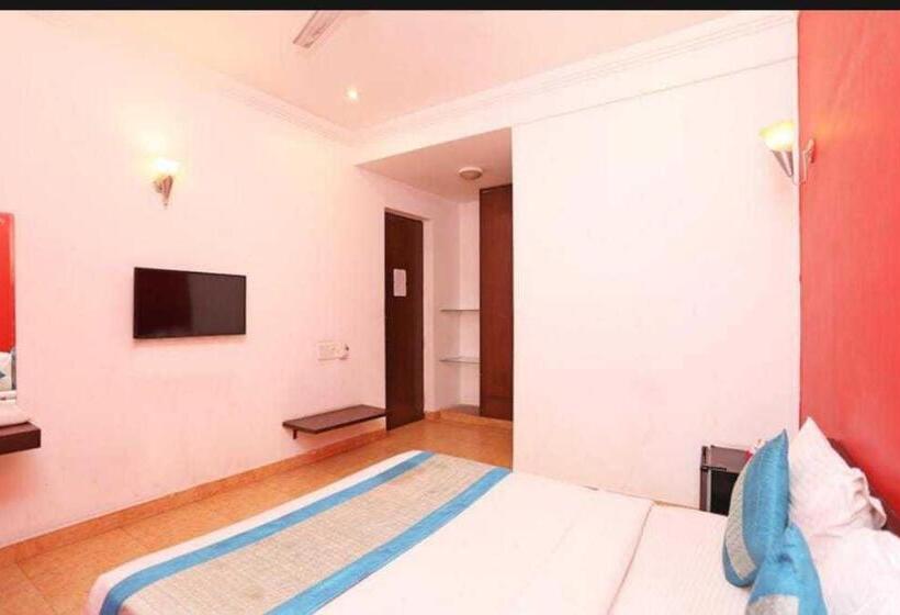 Triple Classic Room, Oyo 8822 Sector 31