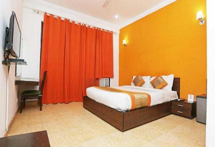 Triple Classic Room, Oyo 8822 Sector 31