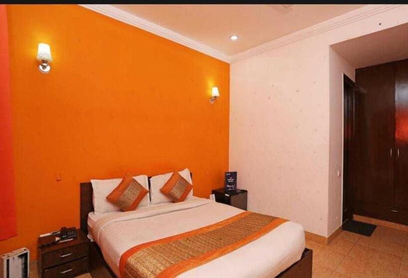 Triple Classic Room, Oyo 8822 Sector 31