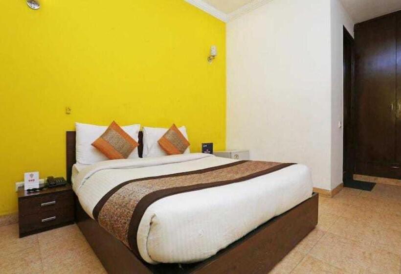 Triple Classic Room, Oyo 8822 Sector 31