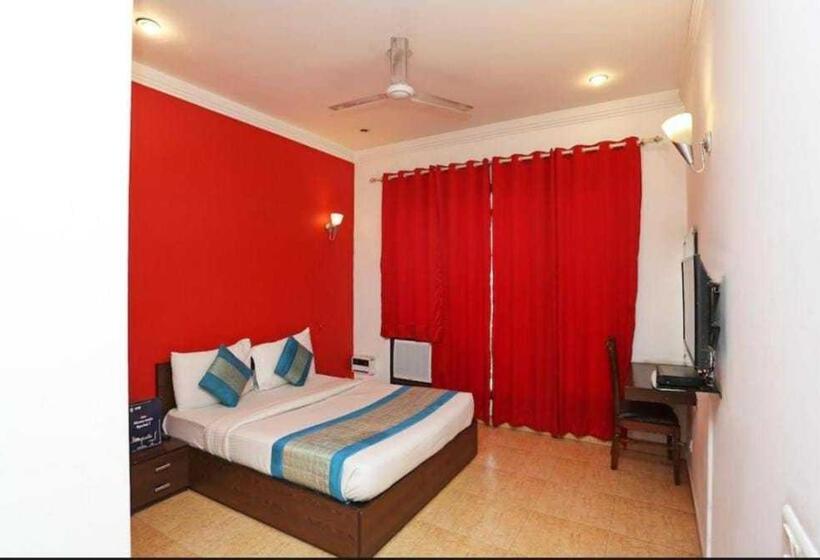 Triple Classic Room, Oyo 8822 Sector 31