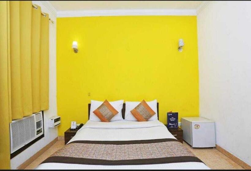 Triple Classic Room, Oyo 8822 Sector 31