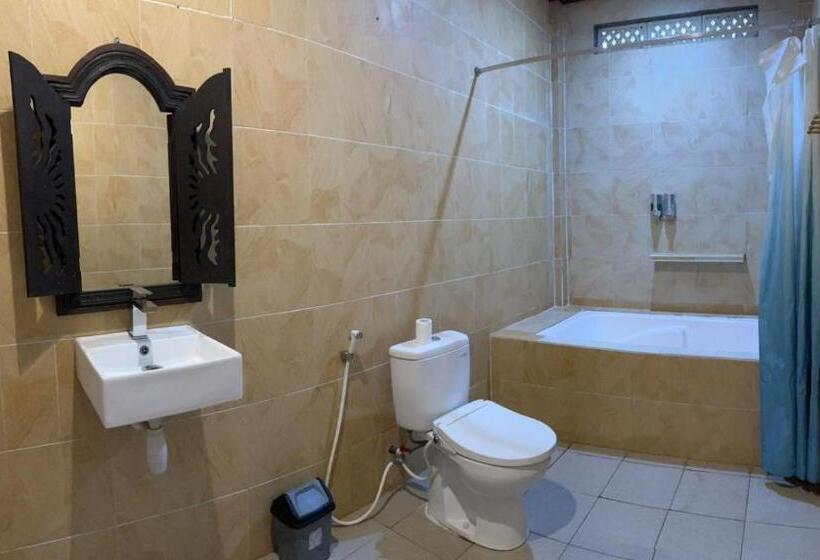 غرفة ديلوكس مطلّة علي البحر مزوَّدة بشُرفة, Tarci Bungalows Lembongan