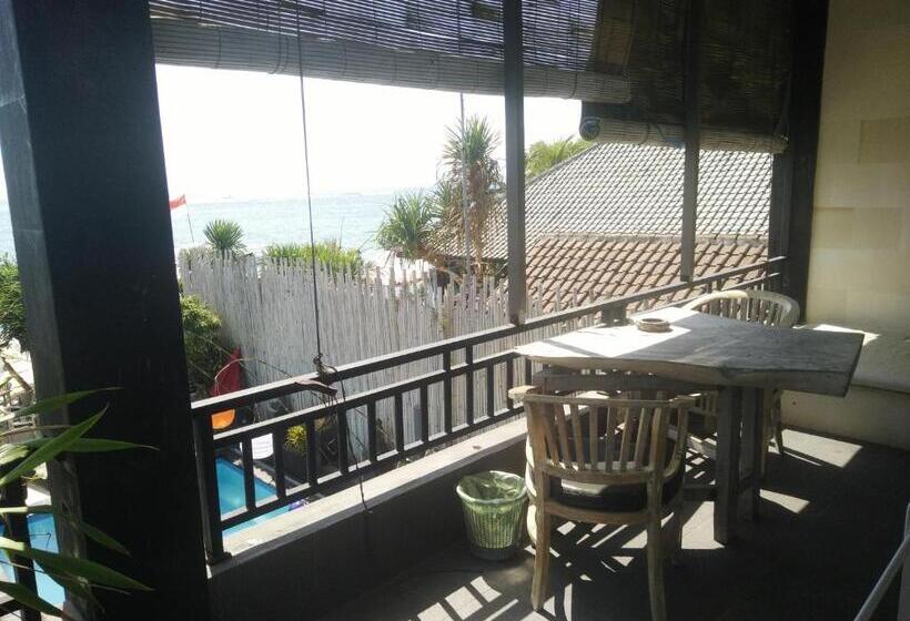 غرفة ديلوكس مطلّة علي البحر مزوَّدة بشُرفة, Tarci Bungalows Lembongan