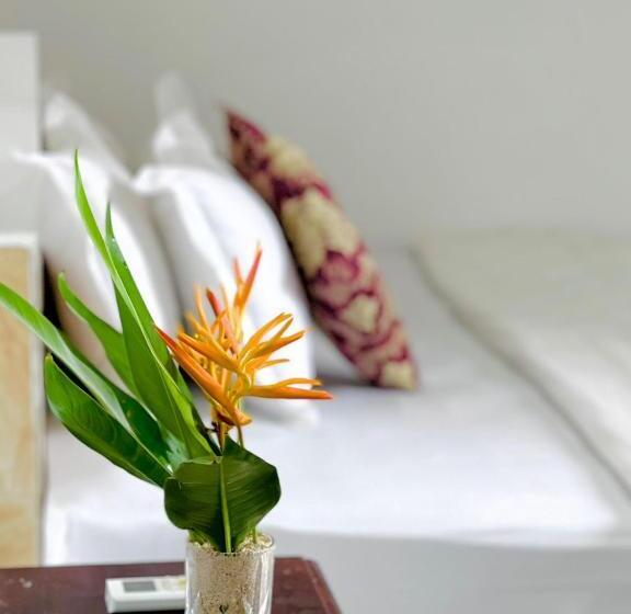 غرفة ديلوكس مطلّة علي البحر مزوَّدة بشُرفة, Tarci Bungalows Lembongan