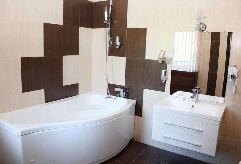 סוויטת ג'וניור, Ukraine