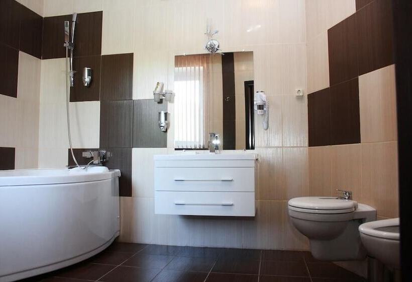 סוויטת ג'וניור, Ukraine