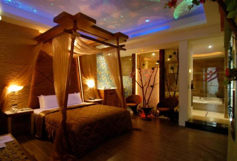 اتاق عادی, Romantic Code Art Motel