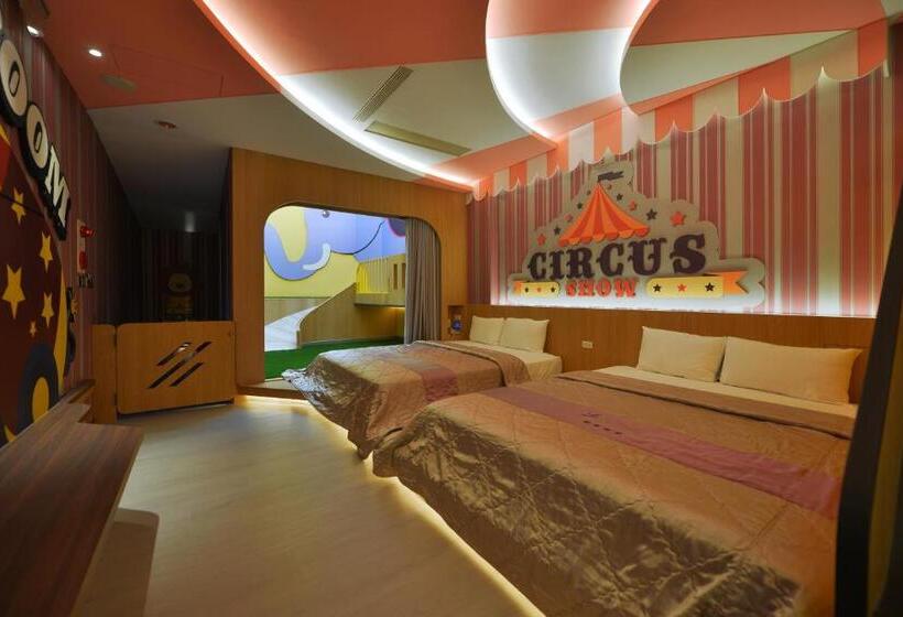اتاق خانوادگی, Romantic Code Art Motel
