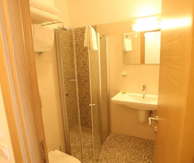 스탠다드 트리플 룸, Aria Doria Otel