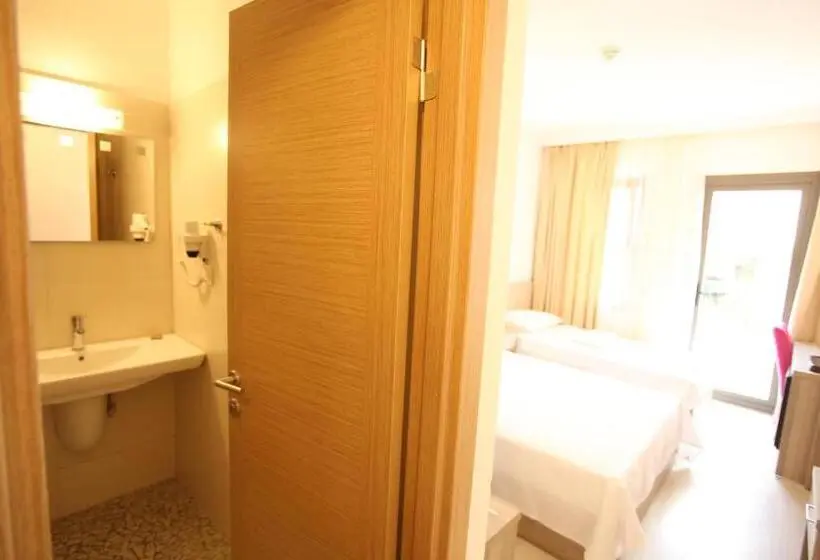 スタンダードトリプルルーム, Aria Doria Otel