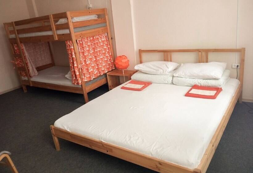 家庭房间共用浴室, Hostel Vishnya
