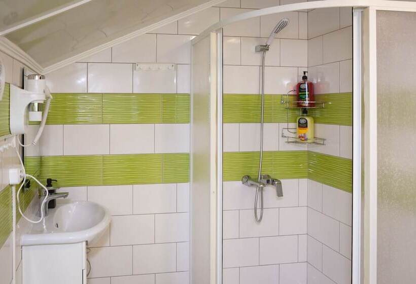 스탠다드 스튜디오, Hostel Vishnya