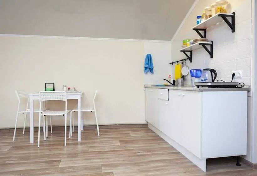 スタンダードスタジオ, Hostel Vishnya
