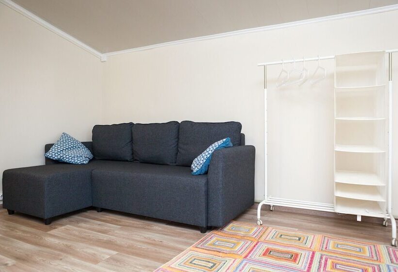 스탠다드 스튜디오, Hostel Vishnya