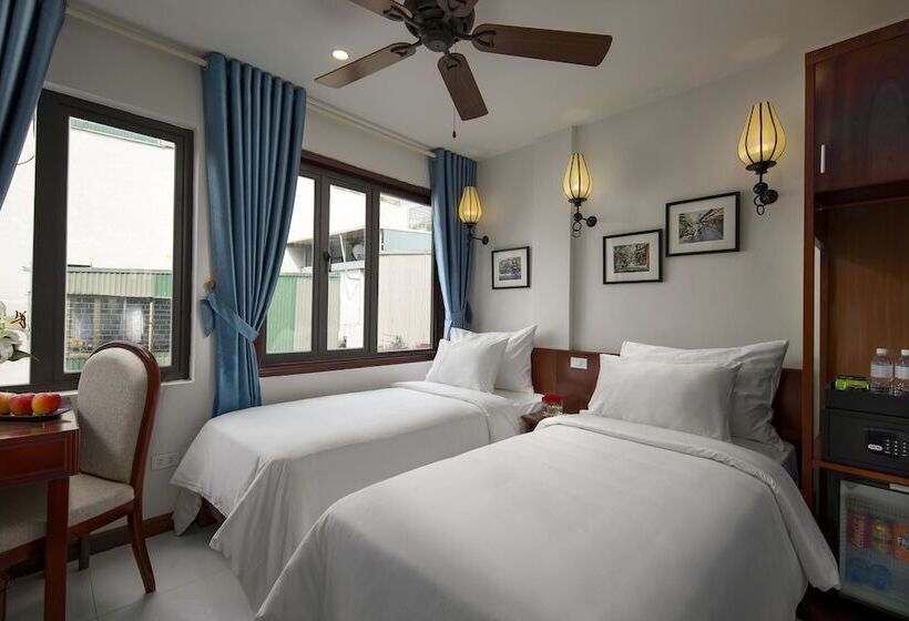 Utcára Néző Deluxe Szoba, Ancient Lane