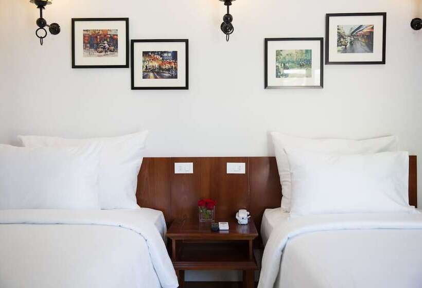 Utcára Néző Deluxe Szoba, Ancient Lane