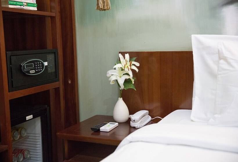 Utcára Néző Deluxe Szoba, Ancient Lane