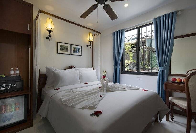 Utcára Néző Deluxe Szoba, Ancient Lane