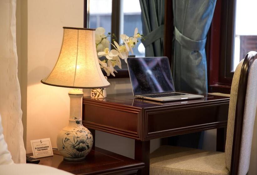 Deluxe Szoba Erkéllyel, Ancient Lane