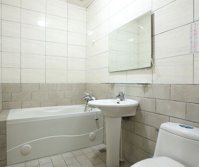 Dört Kişilik Delüks Oda, Long Shan