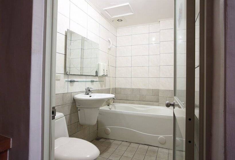 Dört Kişilik Delüks Oda, Long Shan