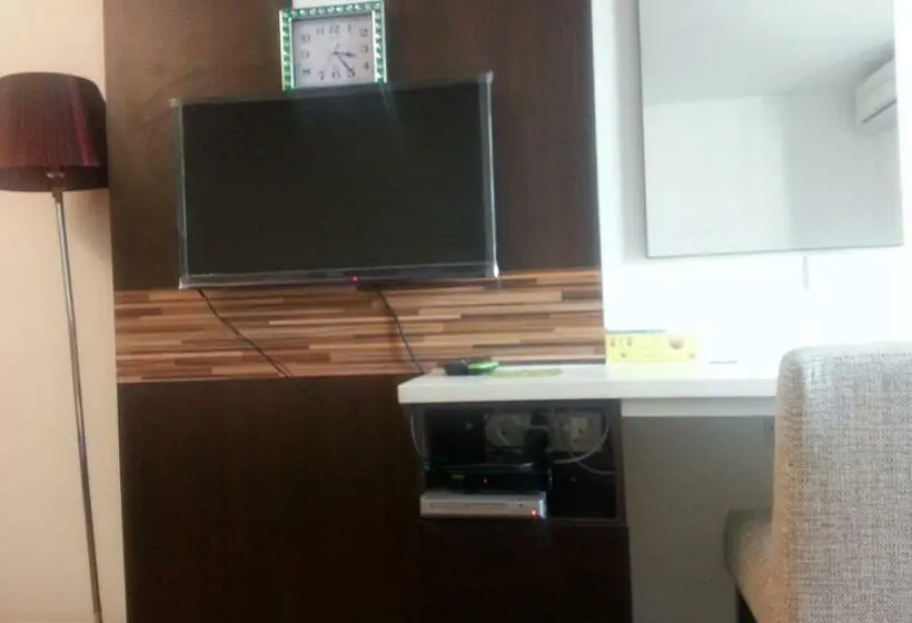 デラックストリプルルーム, Best Studio Guest House