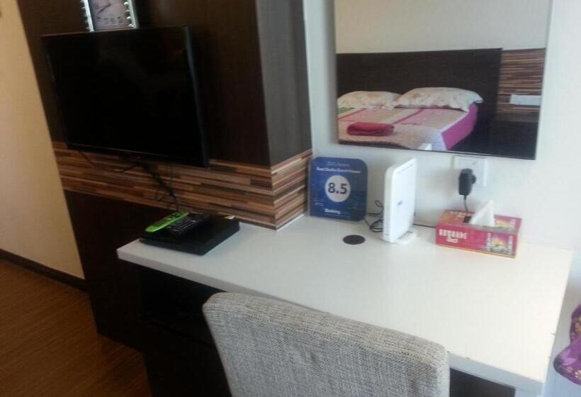 استودیو خانوادگی, Best Studio Guest House