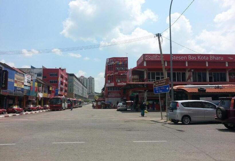 استودیو خانوادگی, Best Studio Guest House