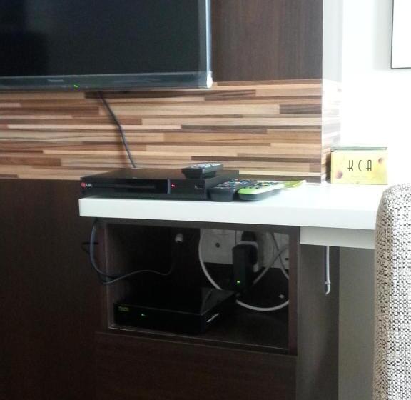 استودیو خانوادگی, Best Studio Guest House