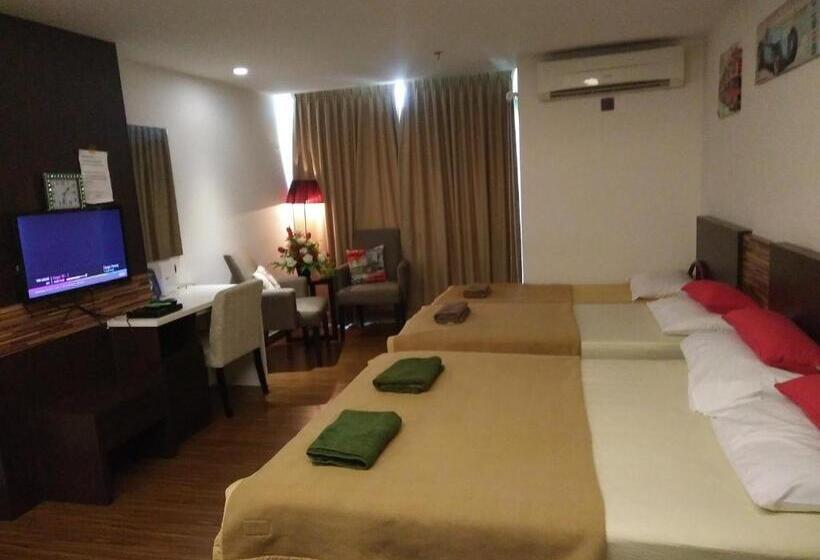 استودیو خانوادگی, Best Studio Guest House