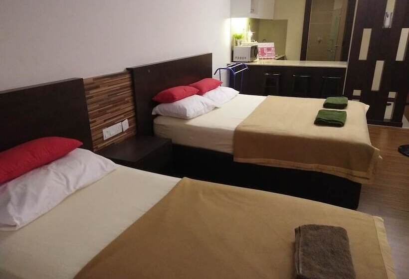 استودیو خانوادگی, Best Studio Guest House