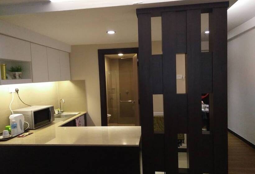 استودیو خانوادگی, Best Studio Guest House