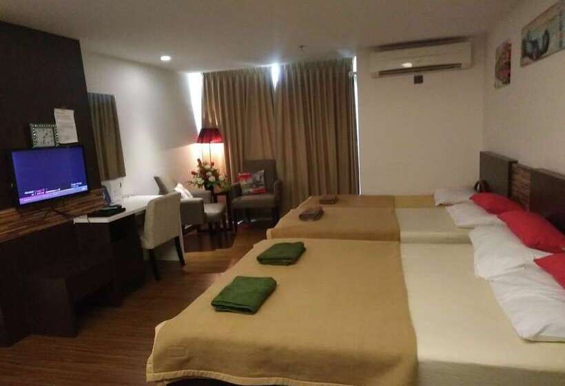 استودیو خانوادگی, Best Studio Guest House