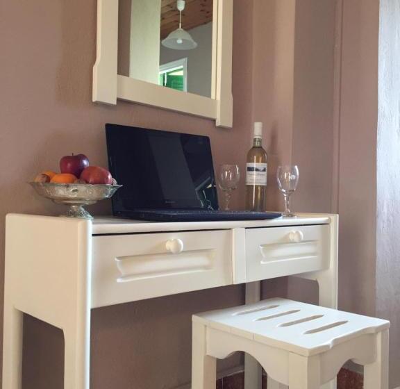 استودیوی استاندارد, Family Studios Apart