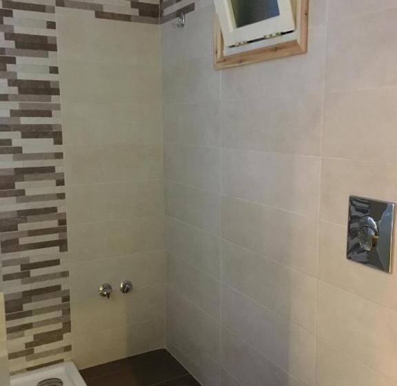 اتاق لوکس, Family Studios Apart