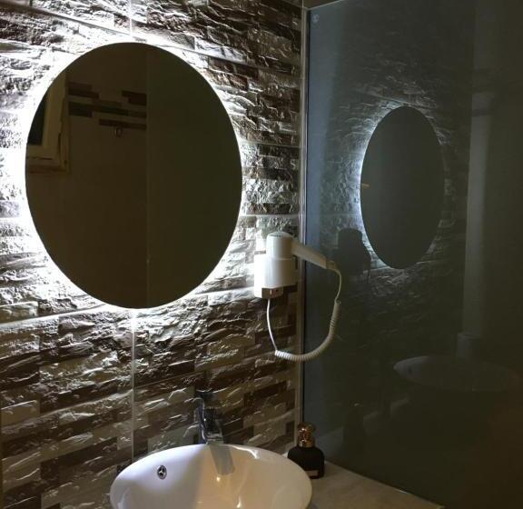 اتاق لوکس, Family Studios Apart