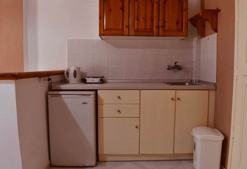 استودیوی استاندارد, Family Studios Apart