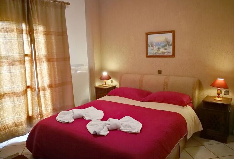 غرفة دوبلكس, Nikky's Place