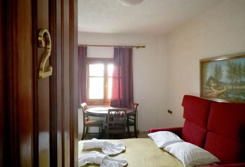 غرفة دوبلكس, Nikky's Place