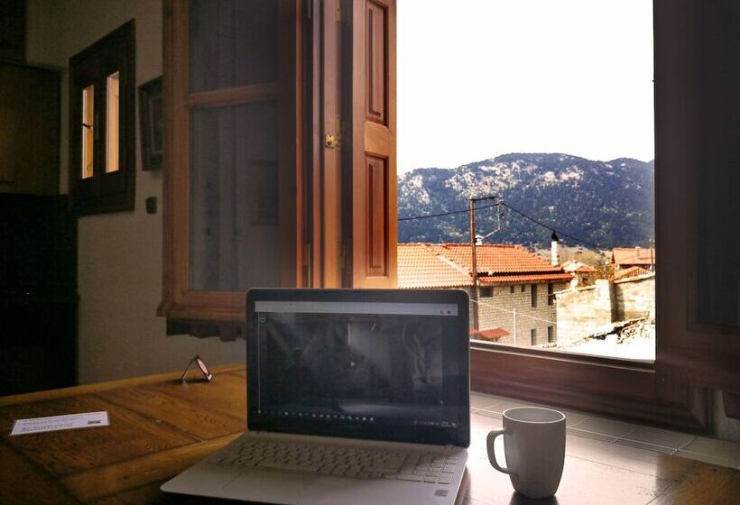 غرفة دوبلكس, Nikky's Place