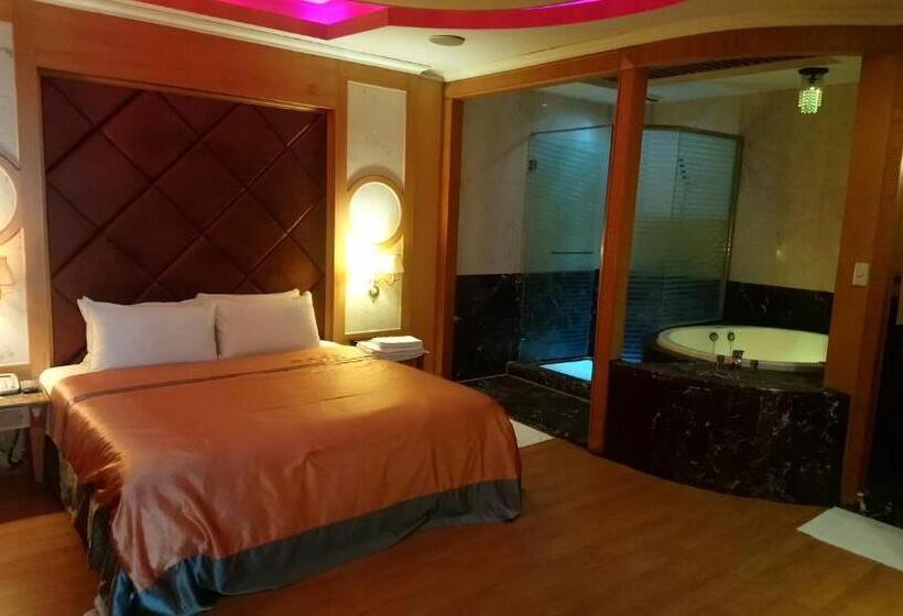 سوئیت با وان آب گرم, Roman Vacation Motel