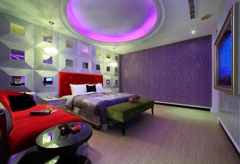 اتاق استاندارد با وان آب گرم, Roman Vacation Motel