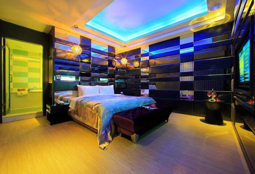 اتاق لوکس, Roman Vacation Motel
