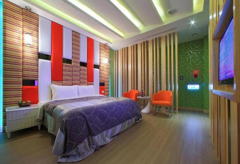 اتاق لوکس, Roman Vacation Motel