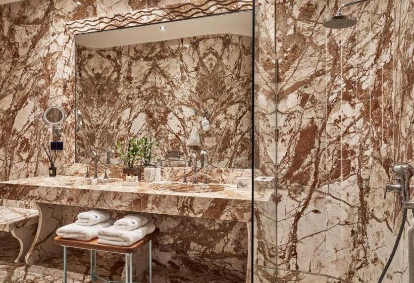 سوییت با چشم‌انداز باغ, Calilo